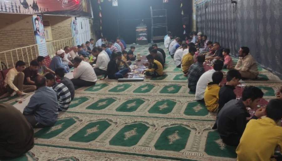 ضیافت سفره افطاری در مسجد جامع عنبرآباد